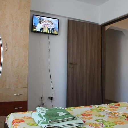 Апартаменти Apartament Anca Тиргу-Окна Екстер'єр фото