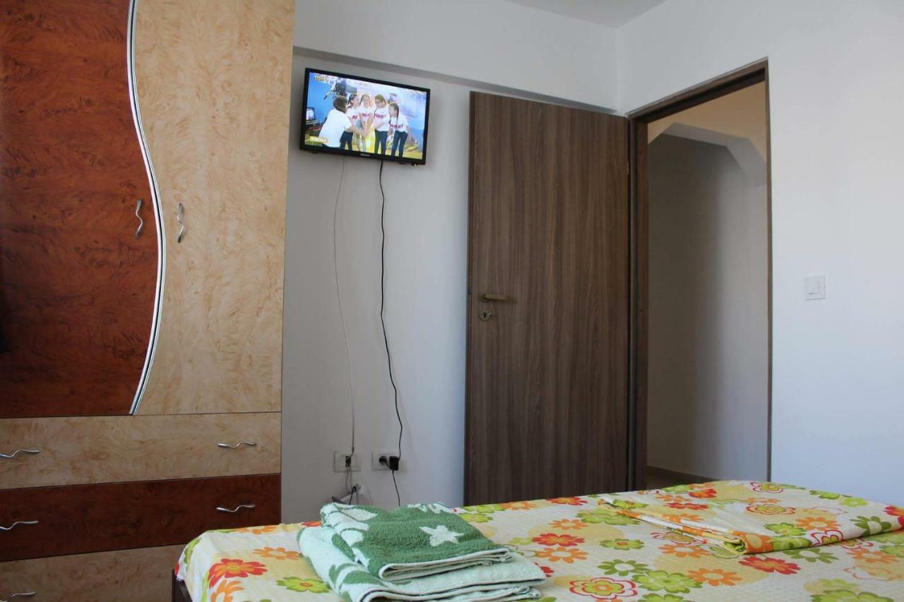 Апартаменти Apartament Anca Тиргу-Окна Екстер'єр фото