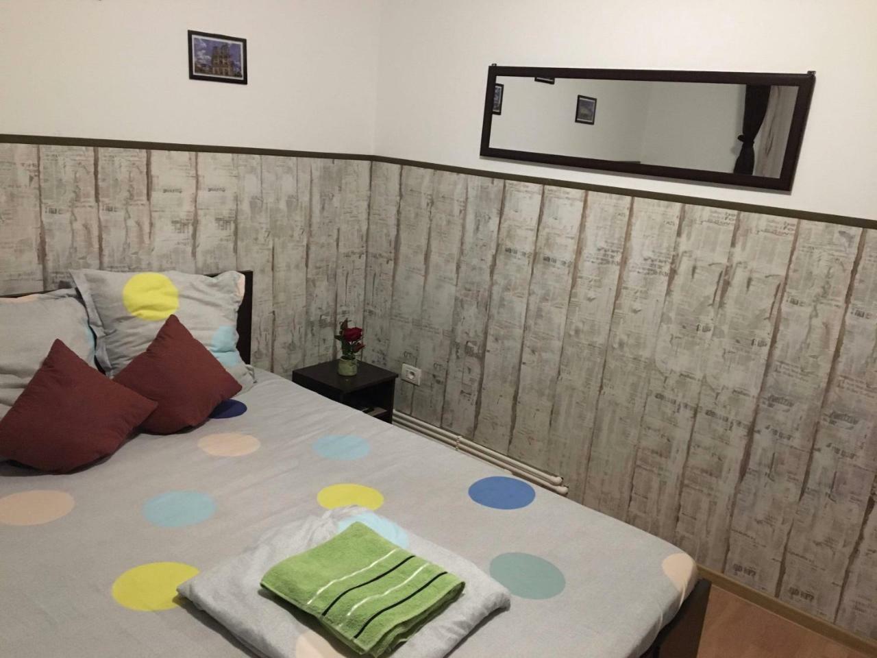 Апартаменти Apartament Anca Тиргу-Окна Екстер'єр фото